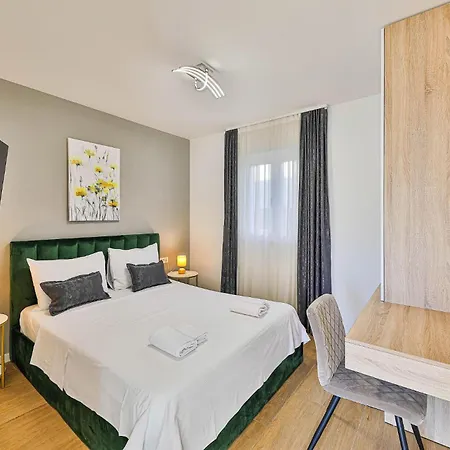 4 Bedroom Beautiful In Kastel Stari Holiday home Kastela