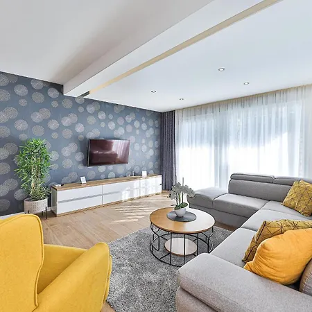 4 Bedroom Beautiful In Kastel Stari Kastela