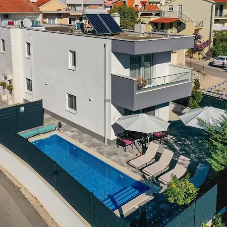 4 Bedroom Beautiful In Kastel Stari