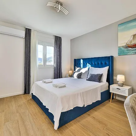 4 Bedroom Beautiful In Kastel Stari Holiday home