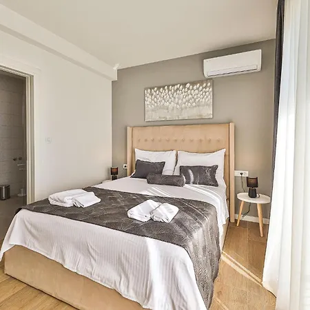 Holiday home 4 Bedroom Beautiful In Kastel Stari *