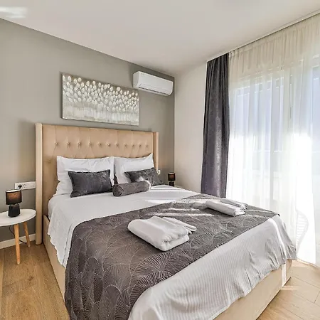 Holiday home 4 Bedroom Beautiful In Kastel Stari Kastela