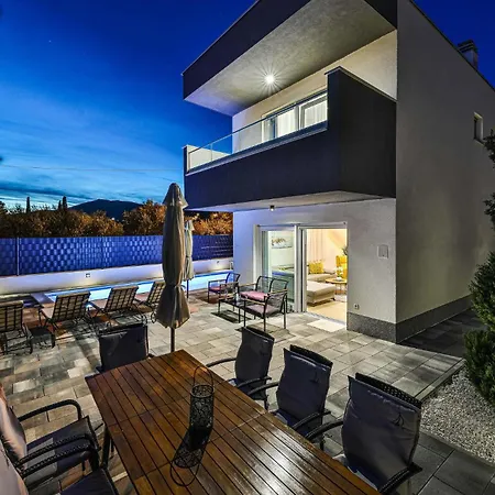 Cozy In Kastel Stari 펜션 *